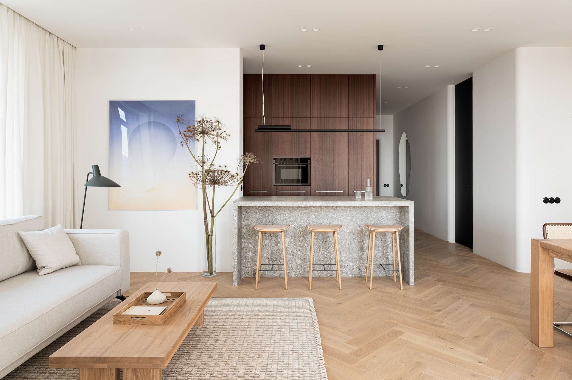 Thiết kế nội thất chung cư 70m2 ấn tượng với cách bài trí gọn gàng, tiện ích